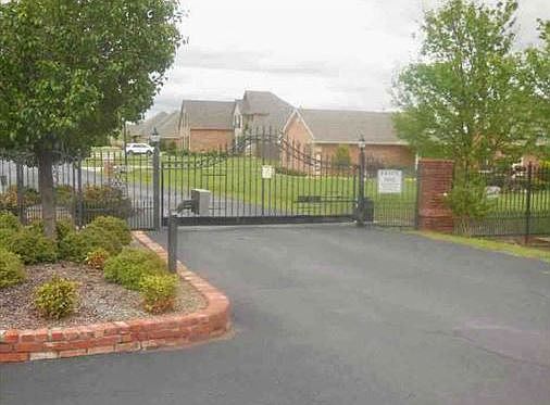 2nd image of 1100 N Edinburrough Way
