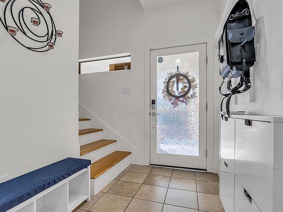 3rd image of 4405 Eigel St