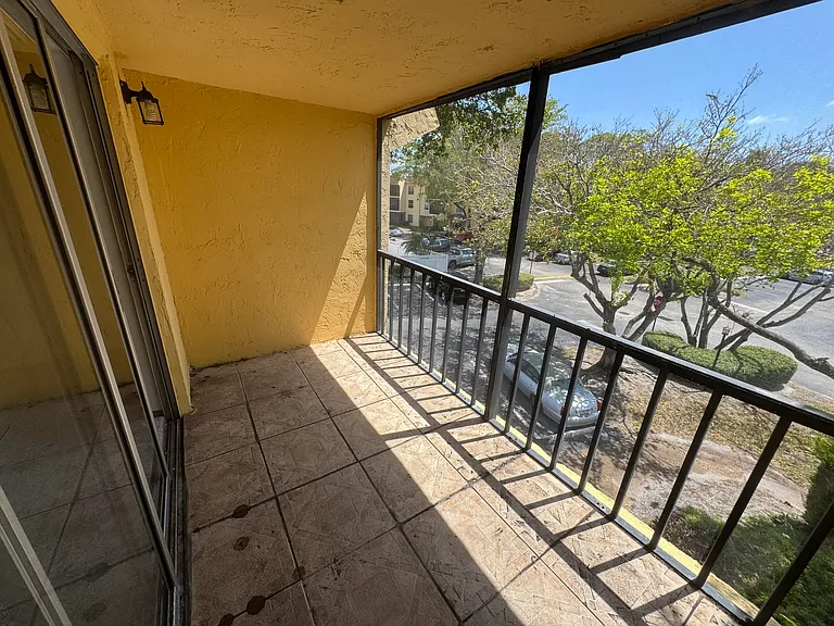 450 NW 20th St — Photo 10