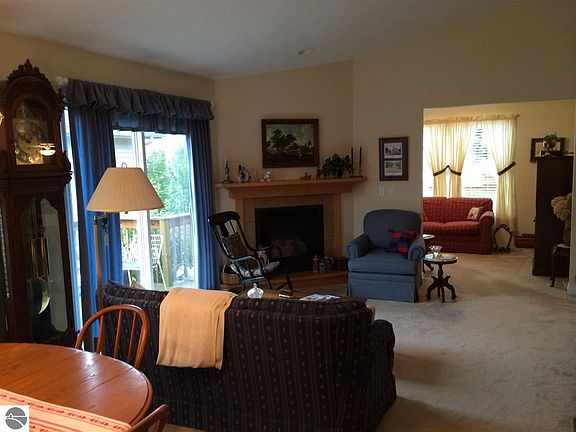 3rd image of 3707 Creekside Dr