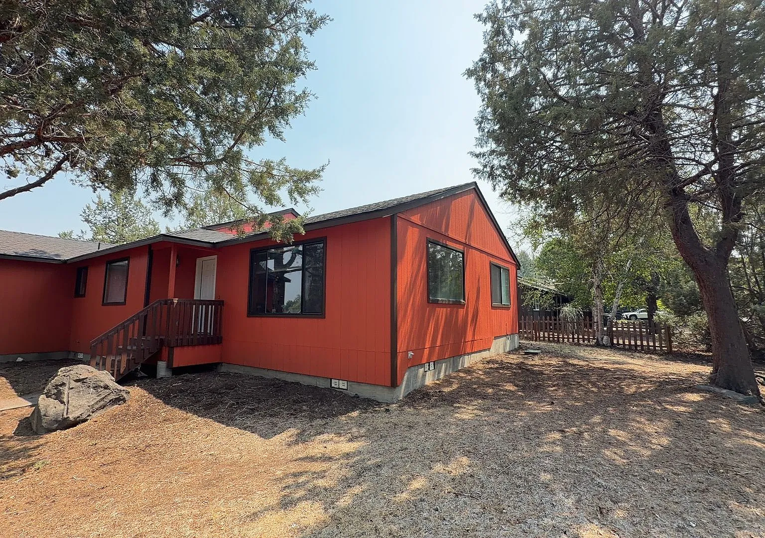 3 Bedroom / 2 Bathroom Home in NE Bend. — Photo 2