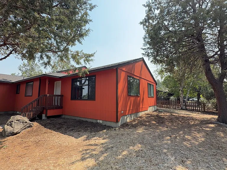2741 NE Laramie Way — Photo 1