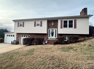 2704 Twin Meadow Dr, Hudson, NC 28638