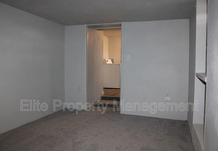 315 E City Center Dr — Photo 10
