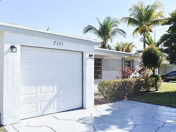 4th image of 2331 N 58th Ave