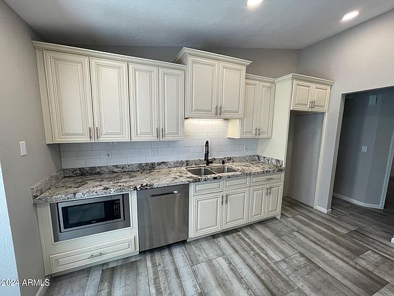 2nd image of 689 W SHAWNEE Drive