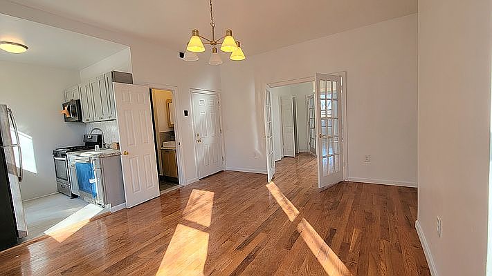 1st image of 476 Smith St #1