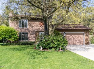 15477 Wisteria Ln, Spring Lake, MI 49456