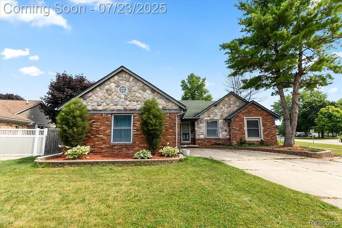 15991 Princeton Ct photo 1