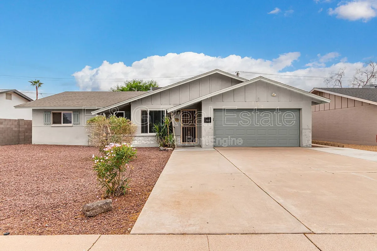 Building Photo - 103 E Del Rio Dr
