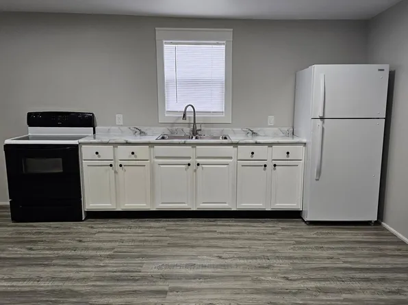 202 S Dryden St #B, Hart, MI 49420