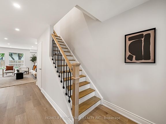 2nd image of 44 Hollyberry Trl