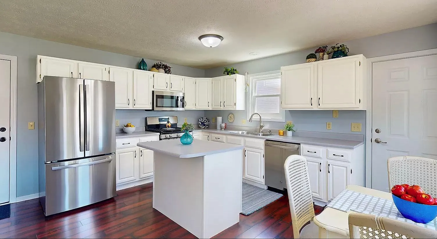 2610 Carrington Ln — Photo 3