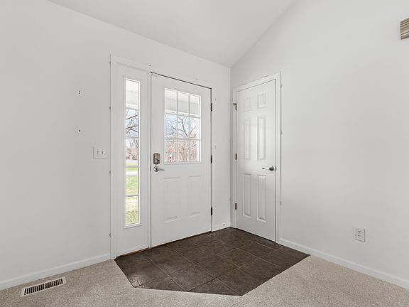 5th image of 36029 Valley Dr