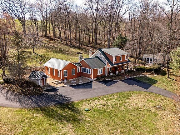 2nd image of 304 Big Valley Ln