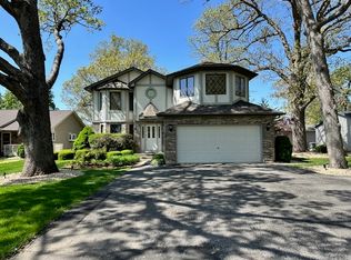 1561 Lake Holiday Dr, Sandwich, IL 60548