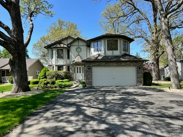 1561 Lake Holiday Dr, Sandwich, IL 60548