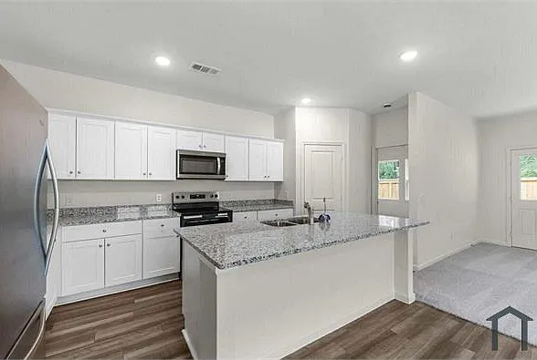 4925 McCoy Dr — Photo 9