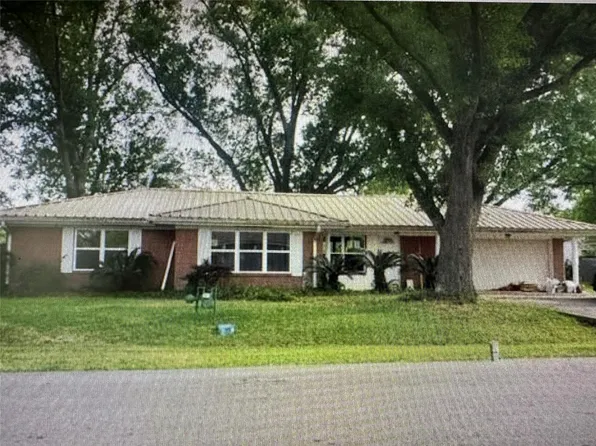 215 Anna St, Tomball, TX 77375