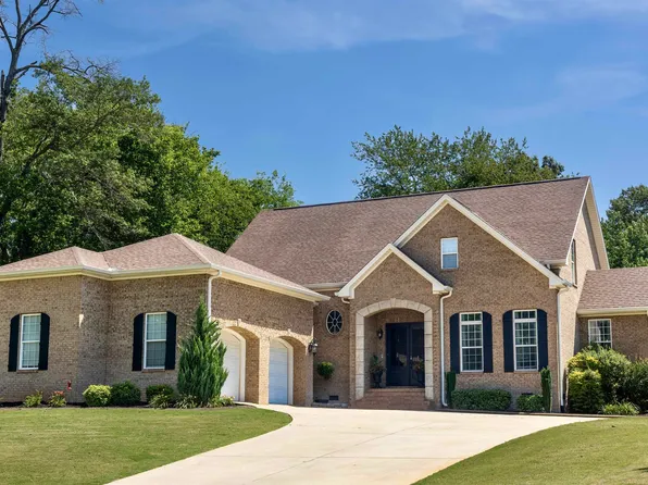 251 Isbell Dr, Muscle Shoals, AL 35661
