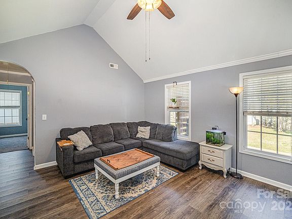 4th image of 839 Prestwick Dr