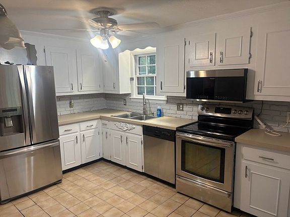 5th image of 15 Forest St