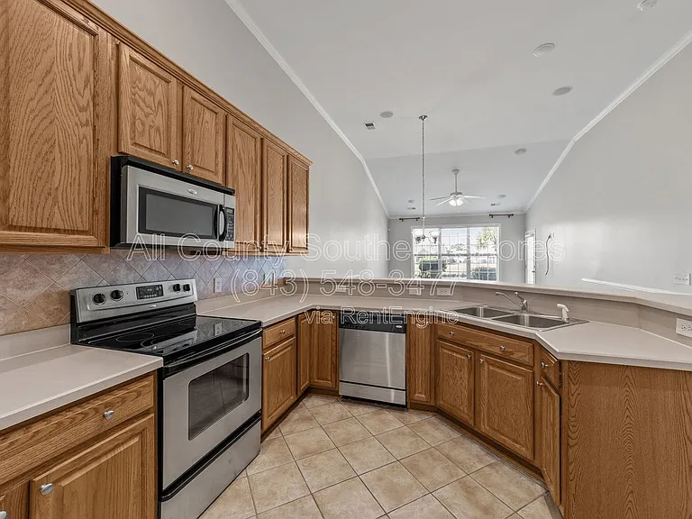 264 Viareggio Rd — Photo 10