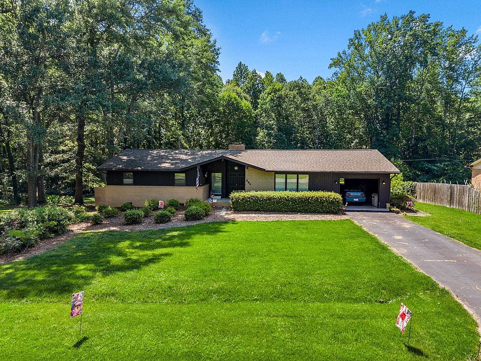 1st image of 884 Beverly Dr
