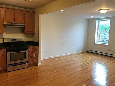 4th image of 330 Park Pl APT 2
