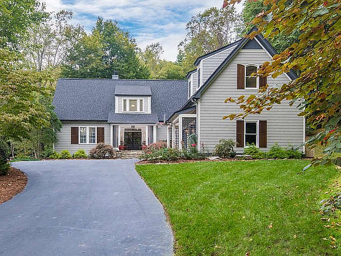 1st image of 24 Chloe Ln