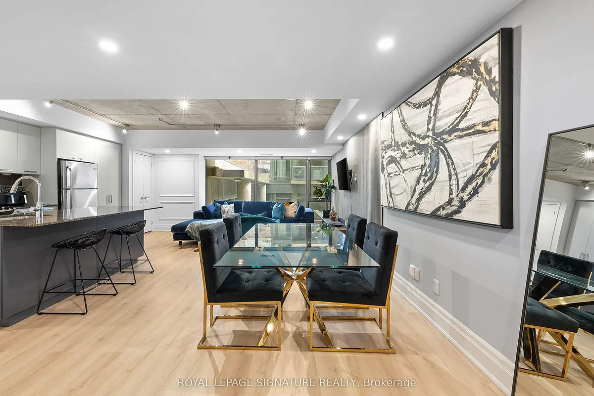 Building Photo - 95 Bathurst St #109