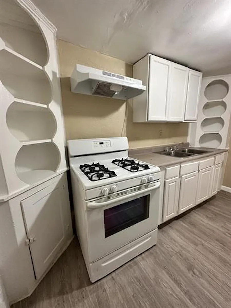 Building Photo - 314 N Nueces #C
