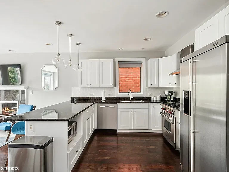 2305 W Wabansia Ave #3 — Photo 3