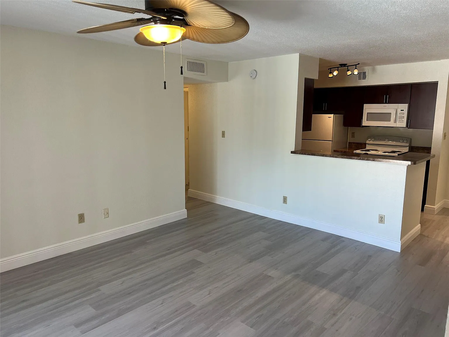 2 bed, 2.0 bath, 1000 sqft, $2,150 — Photo 4
