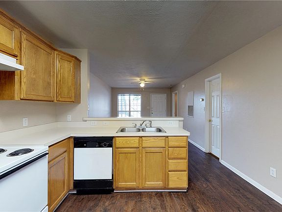 3rd image of 1511 Hollowhill Dr APT A