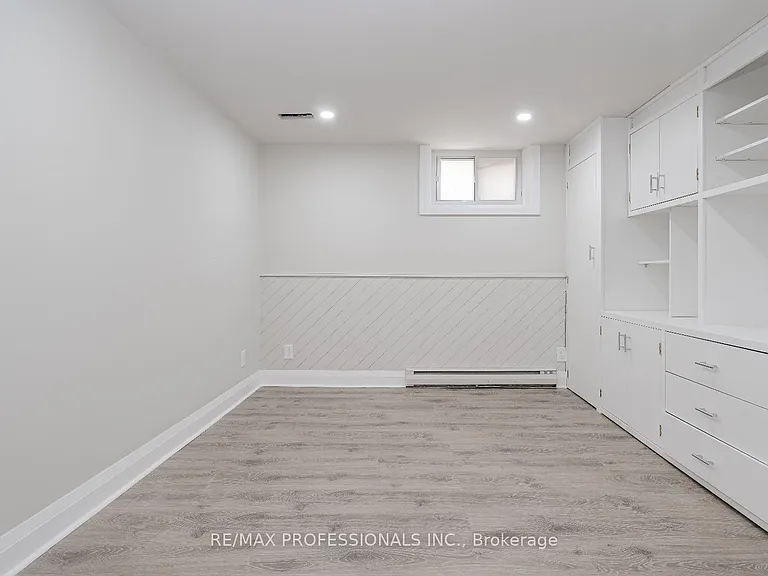 364 Rathburn Rd — Photo 6