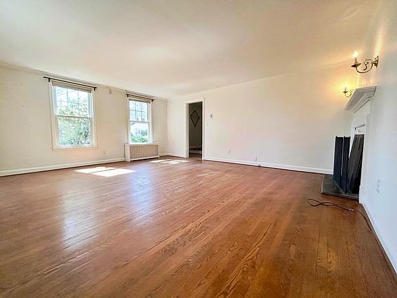 5th image of 32 Wamsutta Ave
