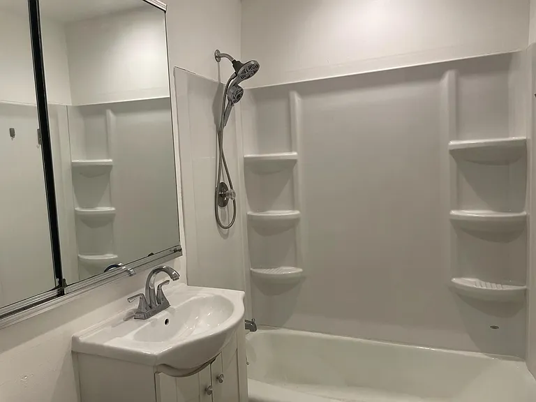 42 Shrewsbury Green Dr #H — Photo 9