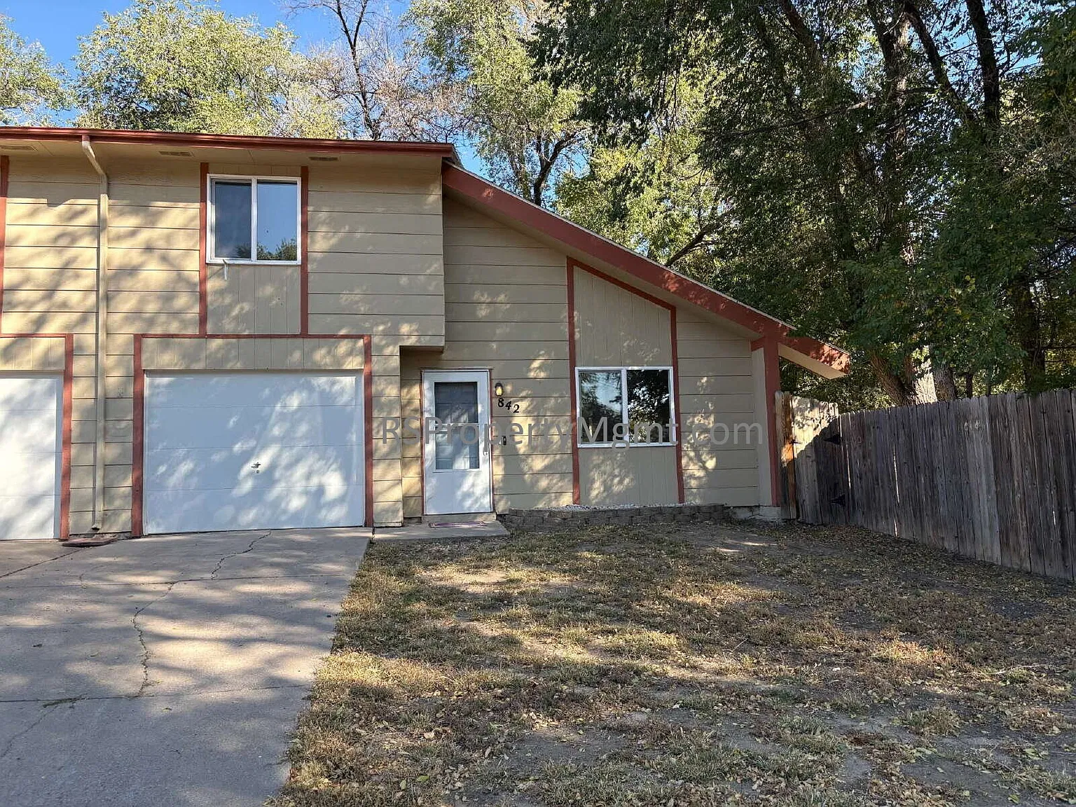 2 bed, 1.0 bath, 919 sqft, $1,685 — Photo 1