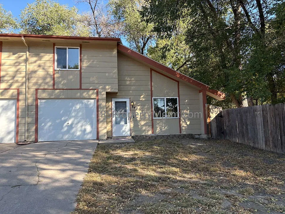 842 Bennett Ave