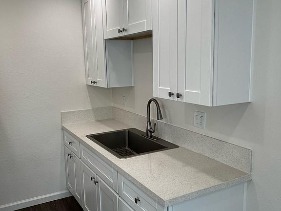 2nd image of 2720 Broadway APT 13