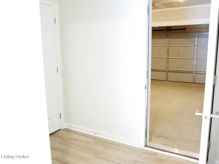 8300 Fairmount Rd — Photo 32