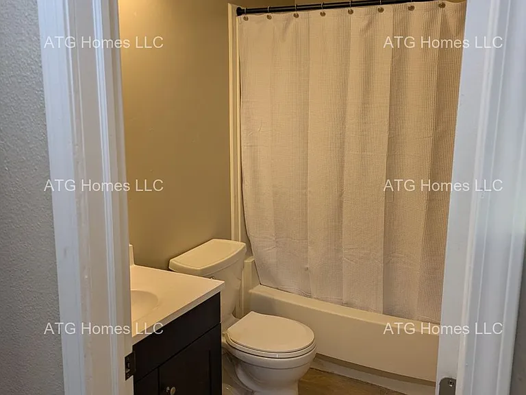 1006 N Carver St — Photo 2