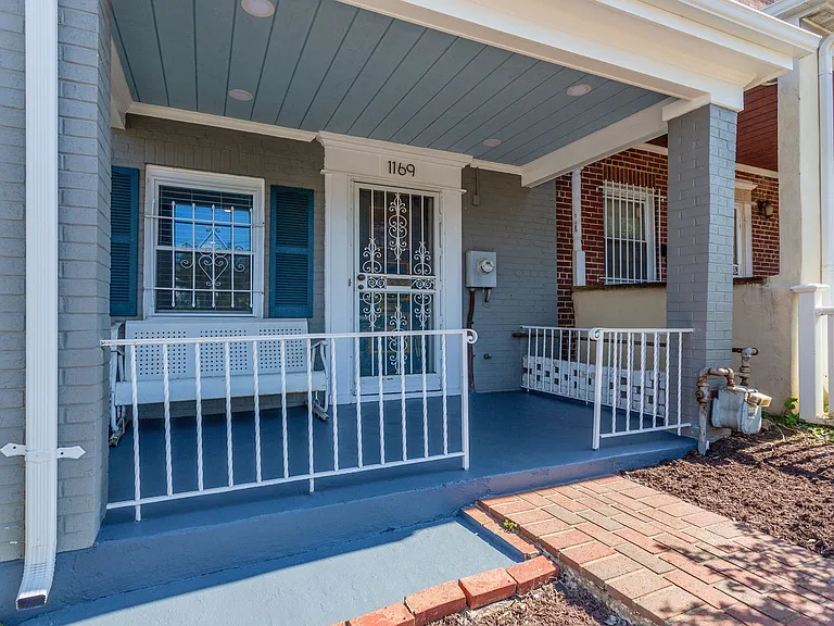 1169 Summit St NE — Photo 9