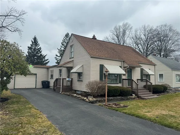 607 Bonnie Brae Ave NE, Warren, OH 44483