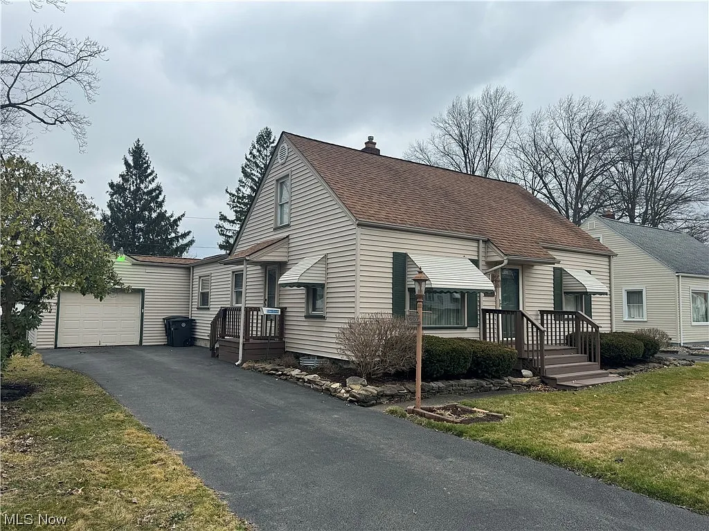 607 Bonnie Brae Ave NE photo 1