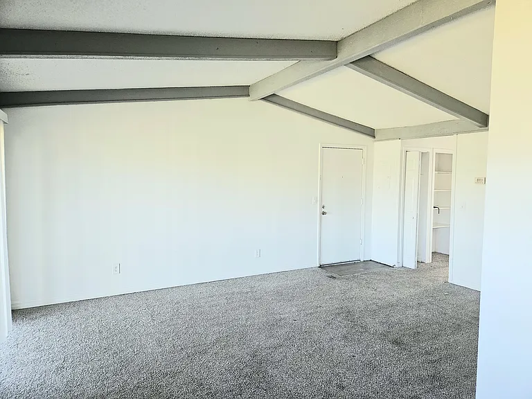 Sunbay Apartments — Photo 9