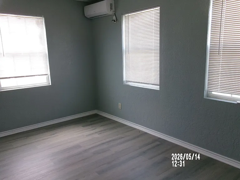 220 SW 24th St — Photo 14
