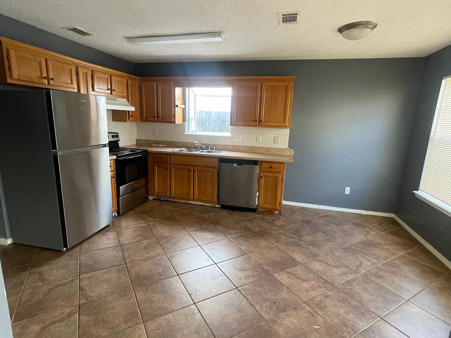 3 bed, 1229 sqft, $1,600 — Photo 4