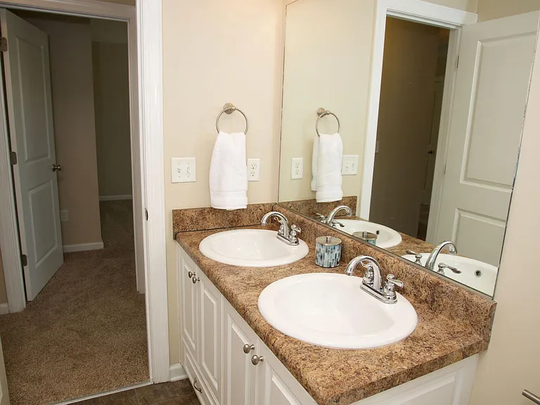 484 Brantley Cove Cir — Photo 33